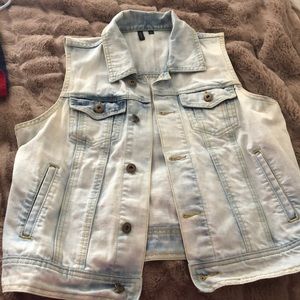 A four pocket sleeveless vest